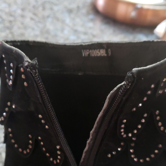 Cutr booties - Picture 7 of 7